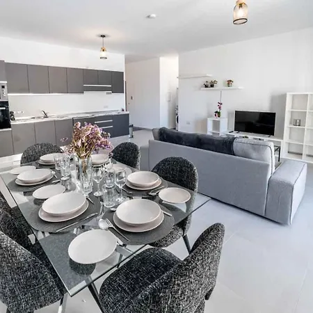 3 Bedroom Apartment *