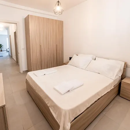 3 Bedroom Apartment *